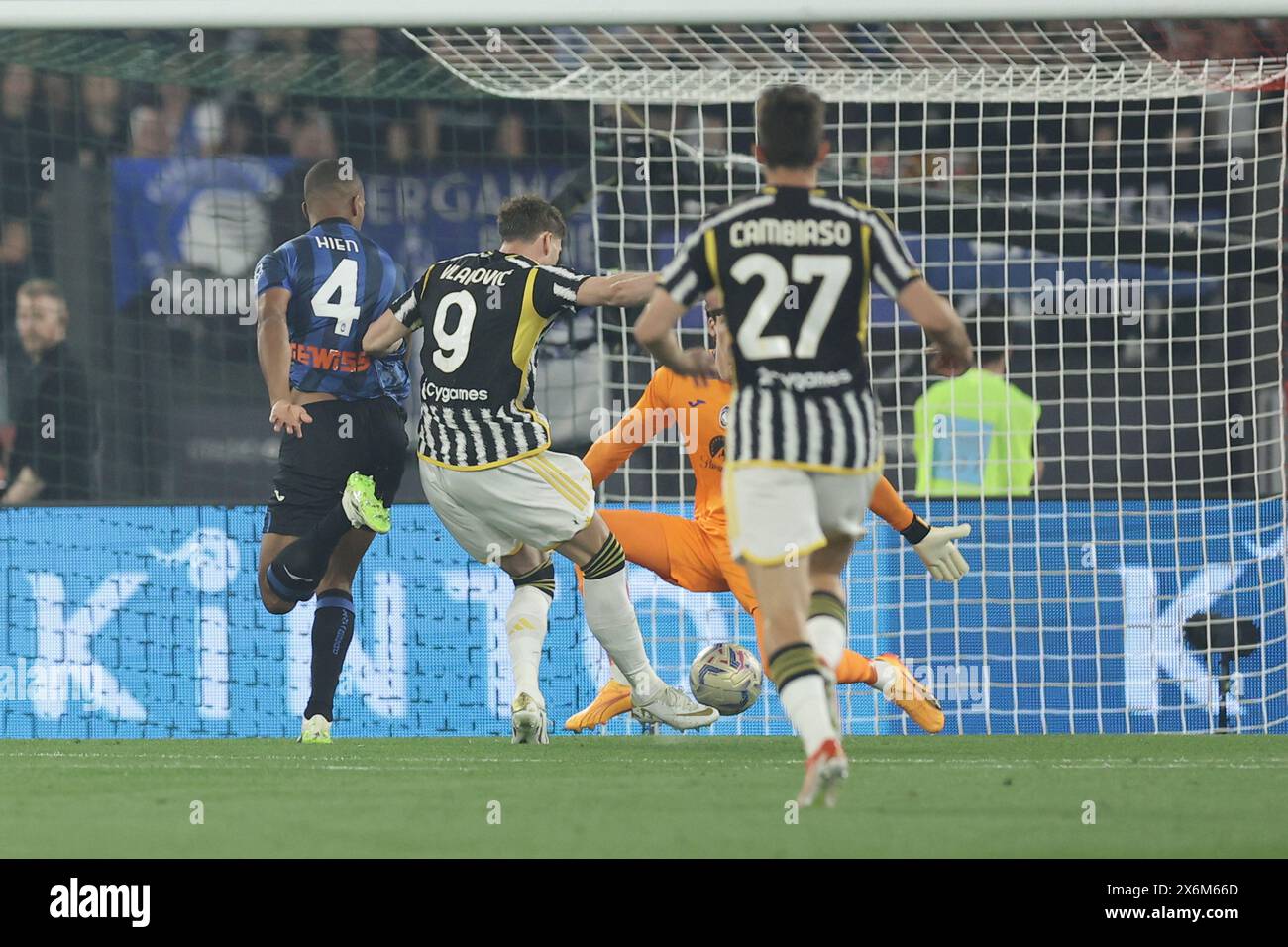 L'attaquant serbe de la Juventus Dusan Vlahovic marque contre Atalanta lors de la finale de la Coupe d'Italie de football entre Atalanta et la Juventus au Stadio Olimpico le 15,2024 mai à Rome, Italie. Banque D'Images