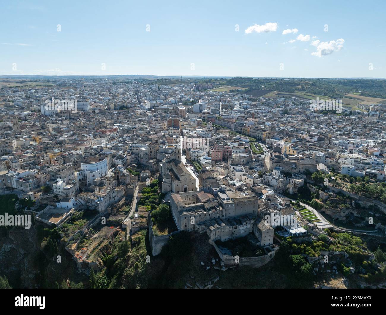 Paysage urbain de Gravina dans la ville des Pouilles. Paysage printanier attrayant des Pouilles, Italie, Europe. Banque D'Images