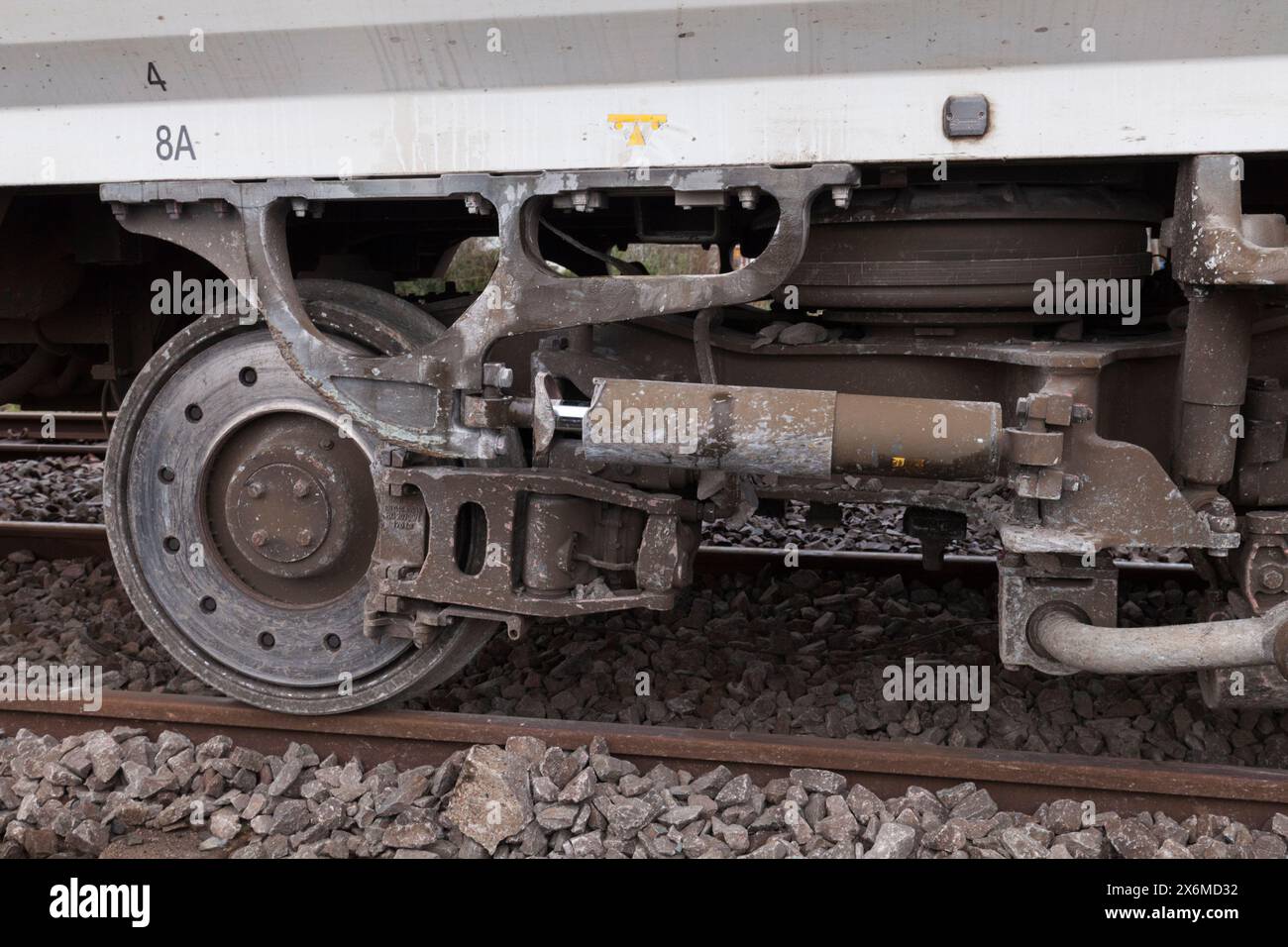 Déraillement d'un train de Grange Over Sands, mars 2024. Bogie et roues du train qui a déraillé Banque D'Images