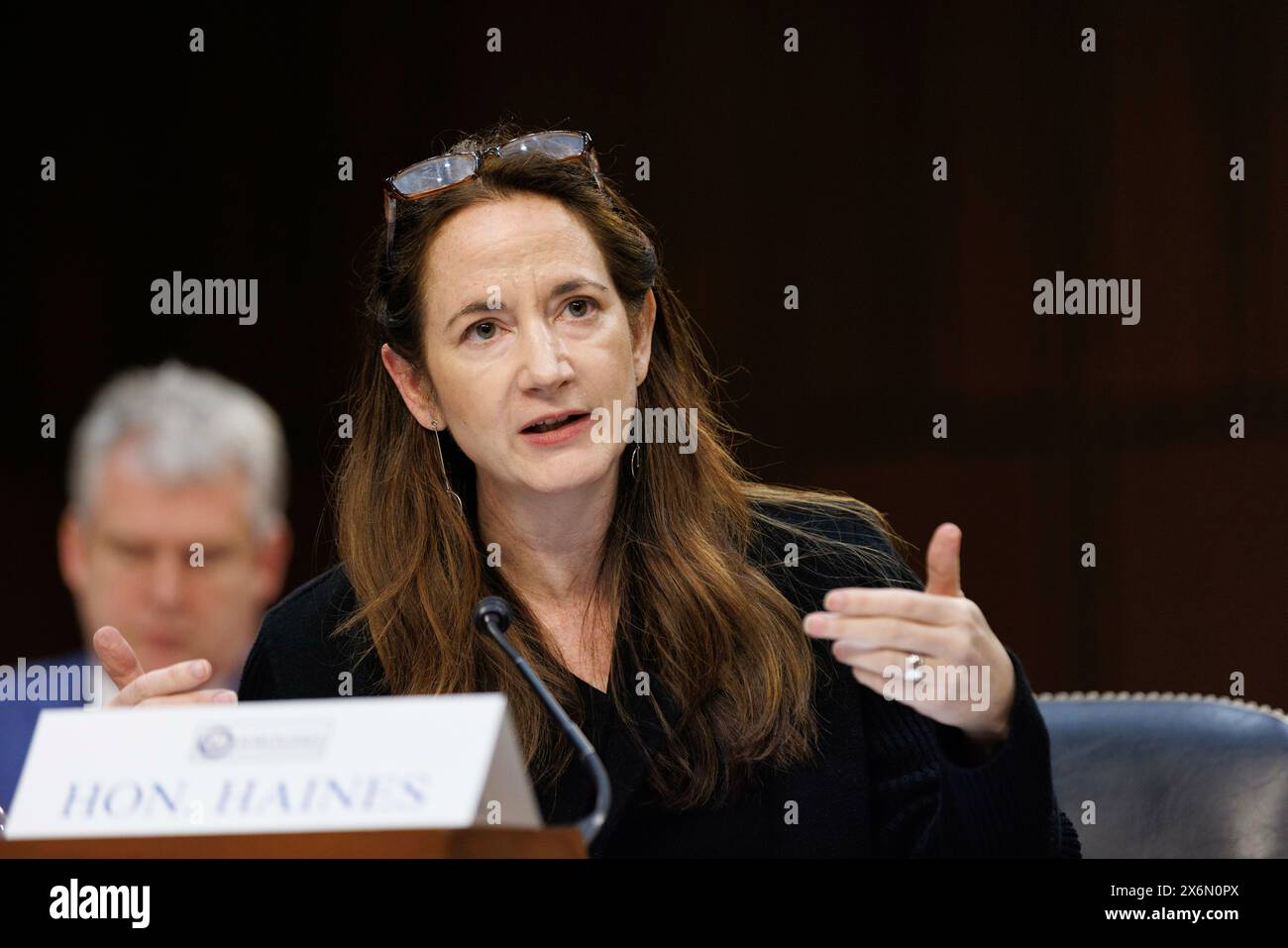 Washington, Vereinigte Staaten. 15 mai 2024. Le directeur du renseignement national (DNI) avril Haines témoigne lors d’une audience du Comité spécial du renseignement du Sénat américain sur la sécurisation des élections américaines, à Washington DC le mercredi 15 mai 2024. Crédit : Aaron Schwartz/CNP/dpa/Alamy Live News Banque D'Images