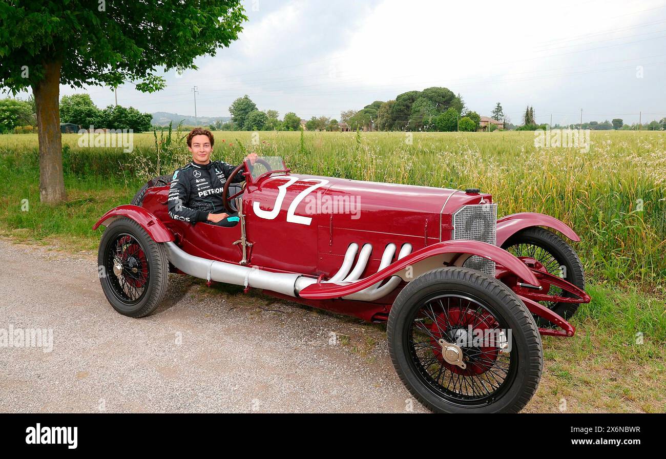 15 mai 2024, Autodromo Enzo e Dino Ferrari, Imola, Grand Prix de formule 1 Emilia Romagna 2024, dans la photo à l'occasion du centenaire de la victoire de Mercedes à la Targa Florio 1924, George Russell (GBR), Mercedes-AMG Petronas Formula One Team, conduit l'un des véhicules participants originaux. Banque D'Images