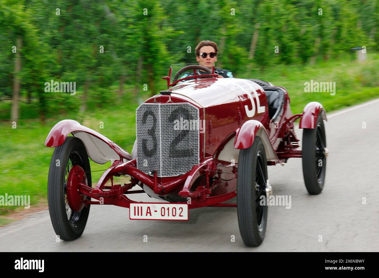 15 mai 2024, Autodromo Enzo e Dino Ferrari, Imola, Grand Prix de formule 1 Emilia Romagna 2024, dans la photo à l'occasion du centenaire de la victoire de Mercedes à la Targa Florio 1924, George Russell (GBR), Mercedes-AMG Petronas Formula One Team, conduit l'un des véhicules participants originaux. Banque D'Images