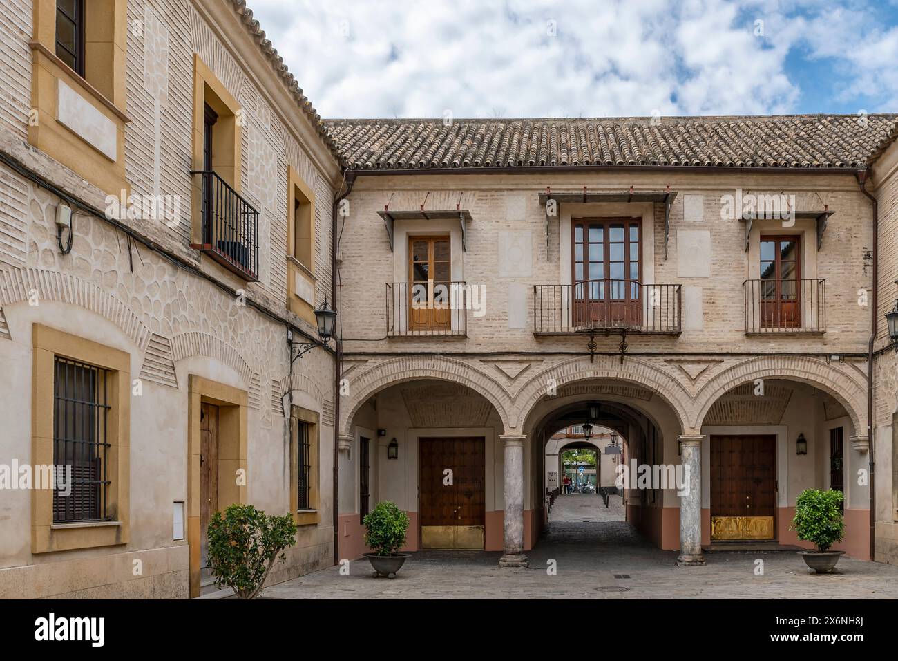 Un portique sur Calle Habana dans le centre historique de Séville, Espagne Banque D'Images