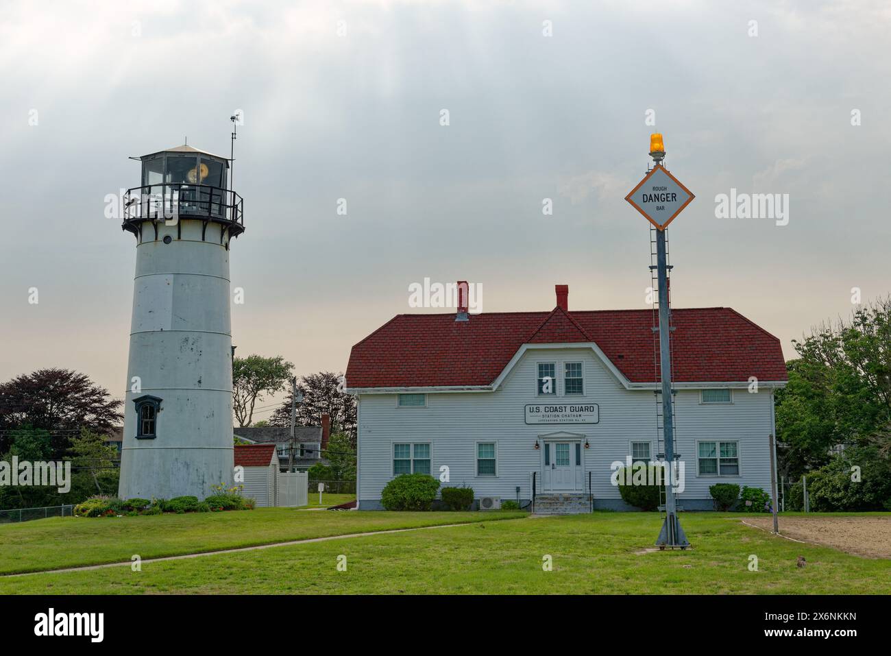 Phare de Chatham et station des garde-côtes. Péninsule de Chatham, Massachusetts, États-Unis Banque D'Images