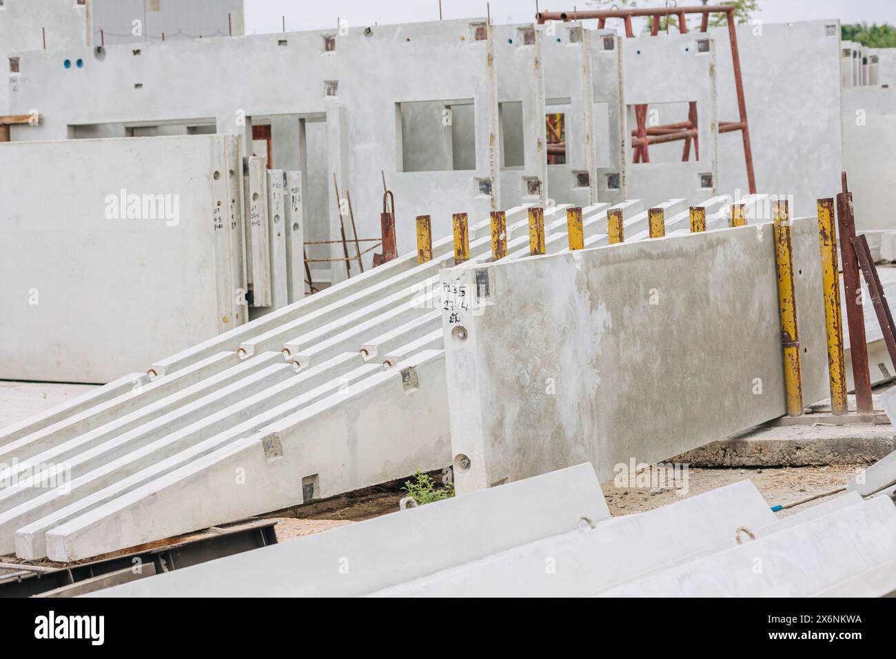 Usine de fabrication de moulage de béton préfabriqué, produits de ciment grande industrie d'affaires de chantier de construction. Banque D'Images