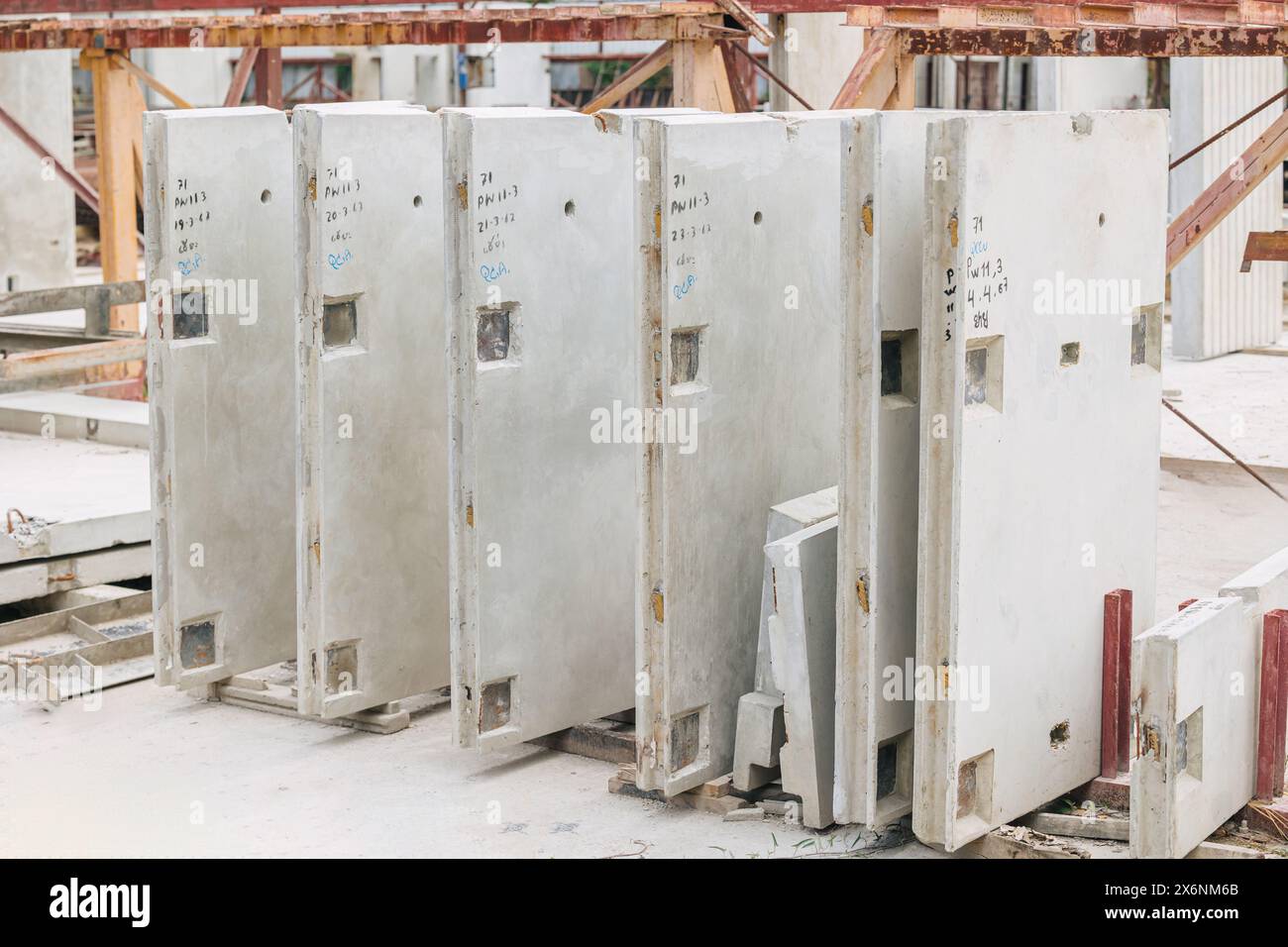 Usine de fabrication de moulage de béton préfabriqué, produits de ciment grande industrie d'affaires de chantier de construction. Banque D'Images