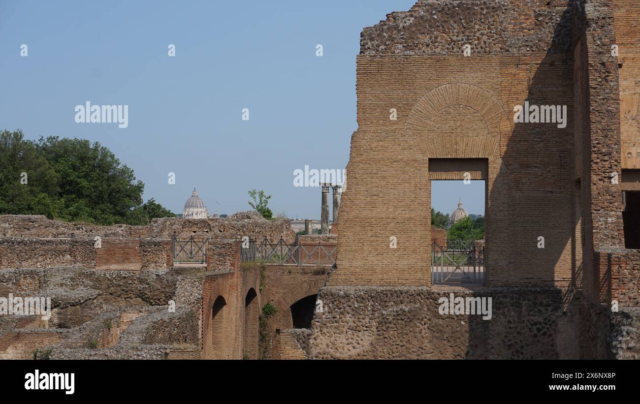 Vue panoramique du paysage urbain depuis le Forum romain de Rome, Italie Banque D'Images