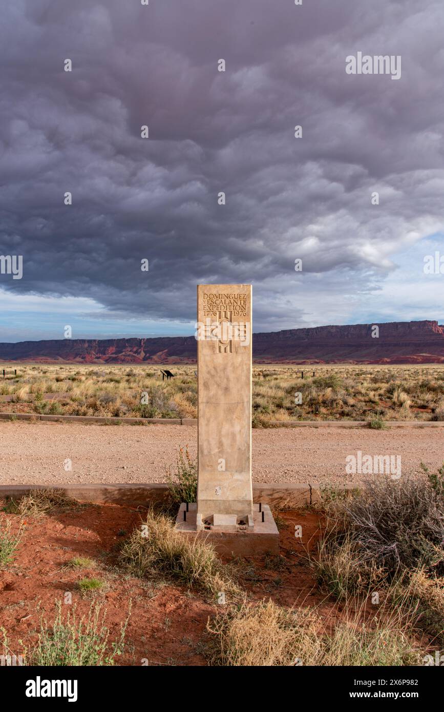 Marqueur dans le monument national de Vermillion Cliffs pour l'expédition historique Dominguez-Escalante, situé près de la Highway 89A, Marble Canyon, Arizona, États-Unis. Banque D'Images