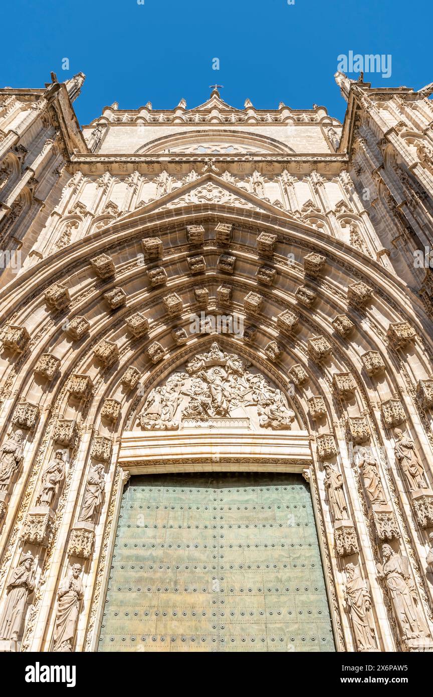 Un détail de l'ancienne Puerta de la Asunción, cathédrale de Séville, Espagne Banque D'Images