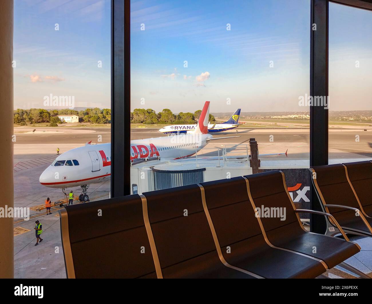 Avions sur la piste, aéroport de Palma de Majorque, Majorque, Espagne. Banque D'Images