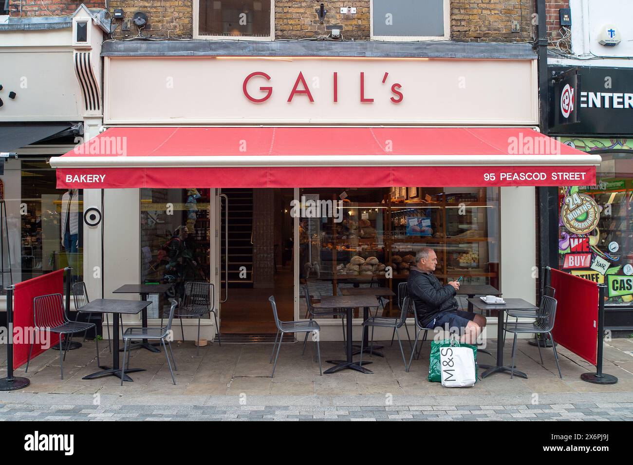 Windsor, Berkshire, Royaume-Uni. 16 mai 2024. Un magasin Gail's Bakery à Windsor, Berkshire. Waitrose ouvrira son premier magasin dans la succursale de Waitrose East London Canary Wharf les mois prochains. Le lancement intervient un an après que le supermarché a introduit pour la première fois des zones de boulangerie Gail dédiées dans 64 de ses magasins. Crédit : Maureen McLean/Alamy Live News Banque D'Images