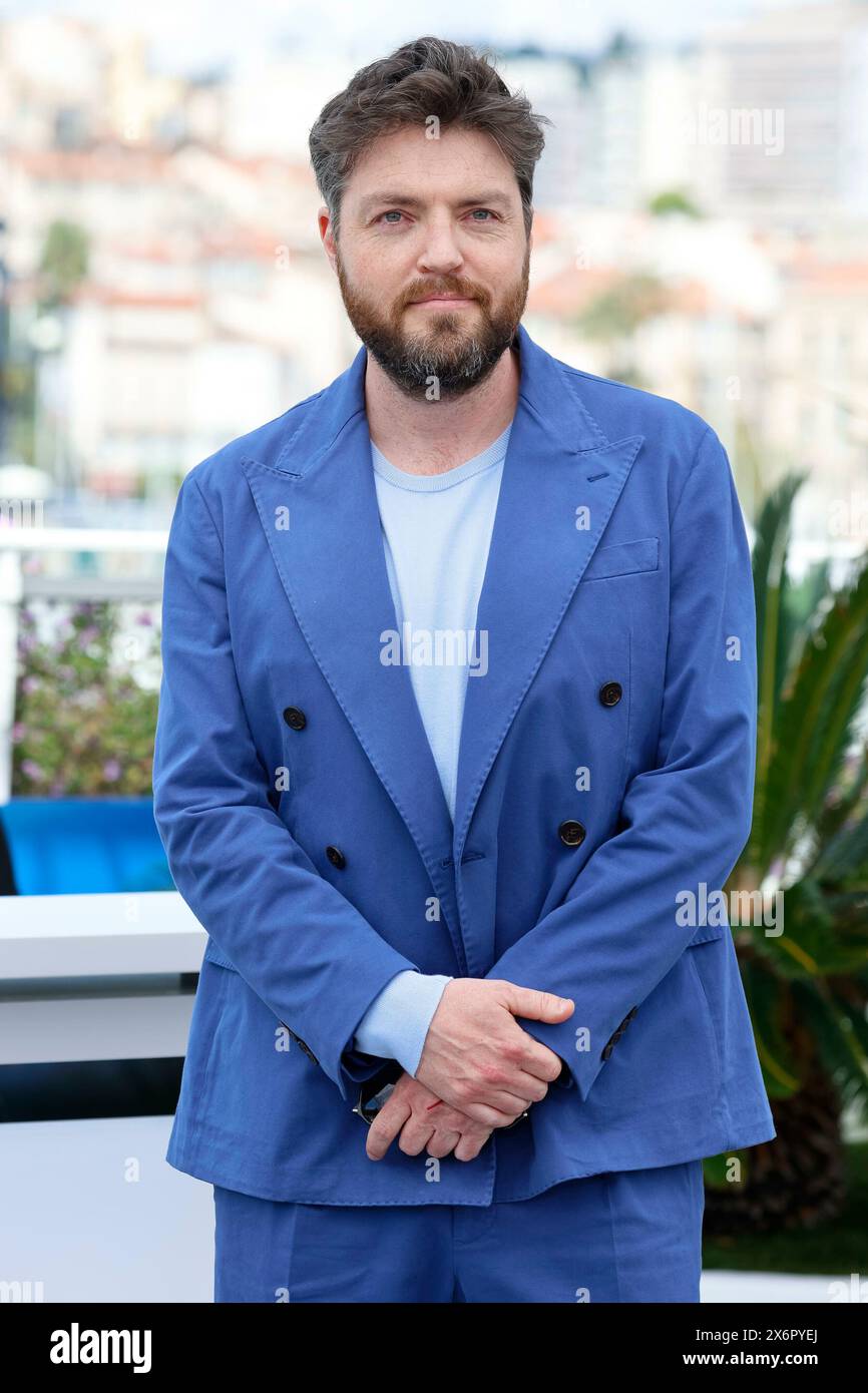 Tom Burke pose lors de l'appel photo de 'Furiosa : a Mad Max Saga' lors du 77e Festival de Cannes au Palais des Festivals de Cannes, France, le 16 mai 2024. Banque D'Images