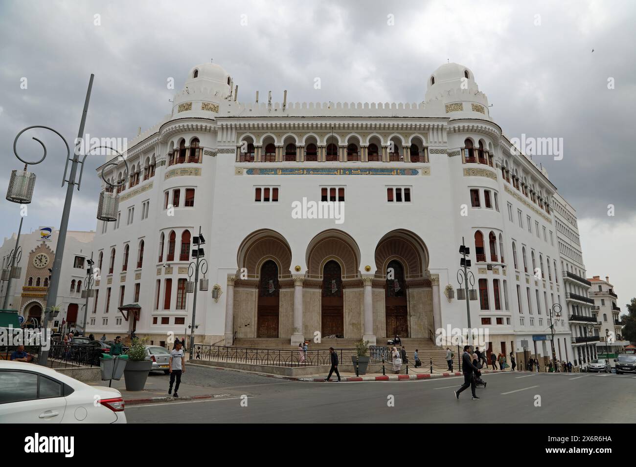 Le bâtiment historique de la poste coloniale française à Alger Banque D'Images