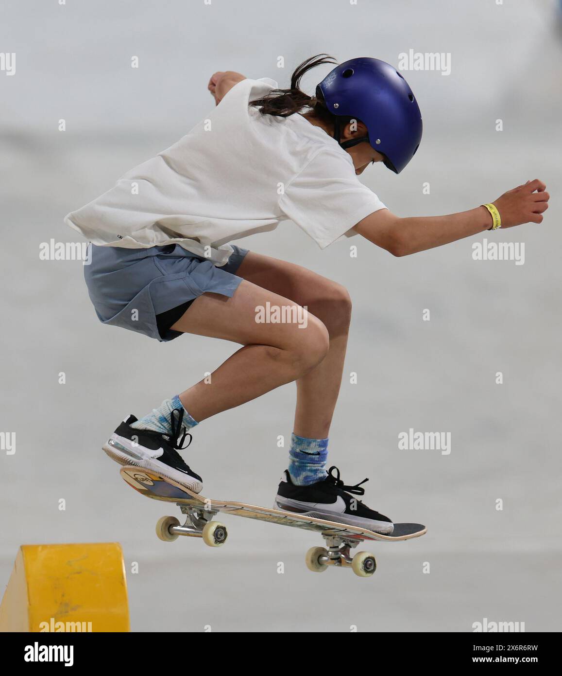 Shanghai. 16 mai 2024. Le Japonais Onodera Ginwoo participe aux préliminaires masculins de skateboard lors de la série olympique qualificative de Shanghai à Shanghai, dans l'est de la Chine, le 16 mai 2024. Crédit : Wang Kaiyan/Xinhua/Alamy Live News Banque D'Images