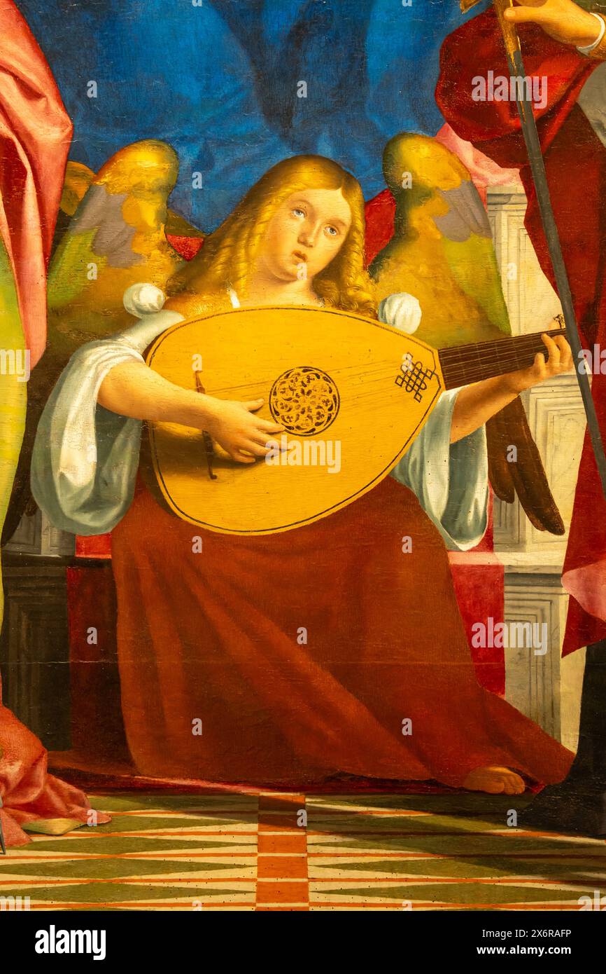 Détail de la peinture italienne médiévale montrant un ange féminin blond jouant une mandoline Banque D'Images
