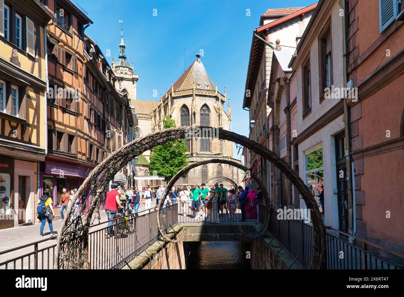 La ville de Colmar avec la rivière Lauch en Alsace en France Banque D'Images