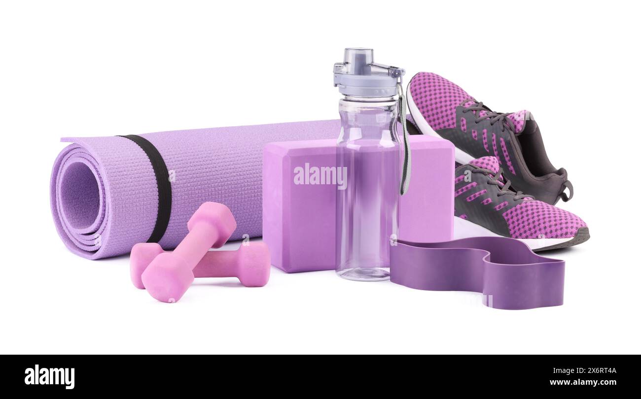 Beaucoup d'équipements sportifs différents isolés sur blanc Banque D'Images