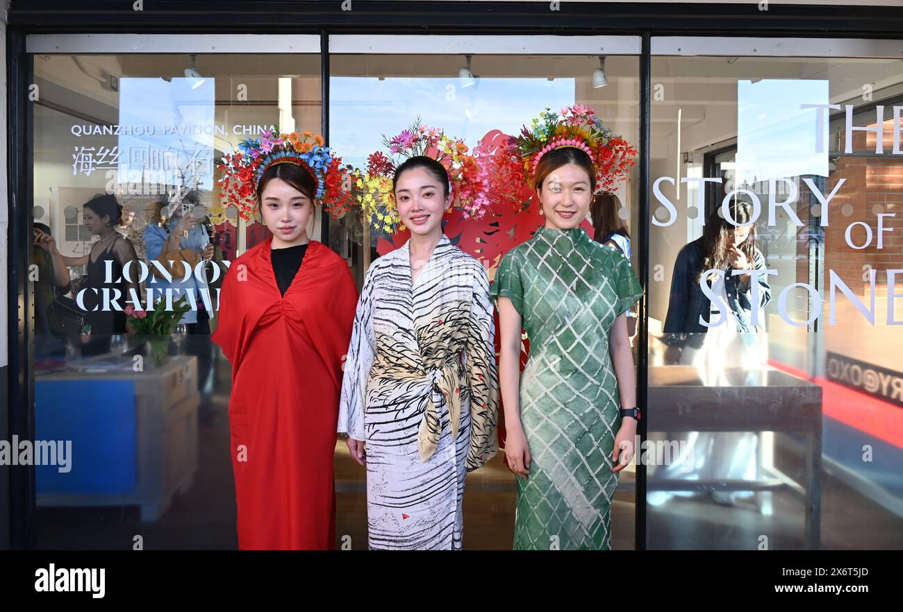 L'HISTOIRE DE LA PIERRE MARITINE ÉCHOS ORGANISÉ PAR SECTION CULTURELLE , AMBASSADE DE CHINE AU ROYAUME-UNI OUVRE SES PORTES AU PUBLIC MAI 16-19 DANS LE CADRE DE LA SEMAINE ARTISANALE DE LONDRES ENTRÉE GRATUITE 11H - 18H ... Banque D'Images