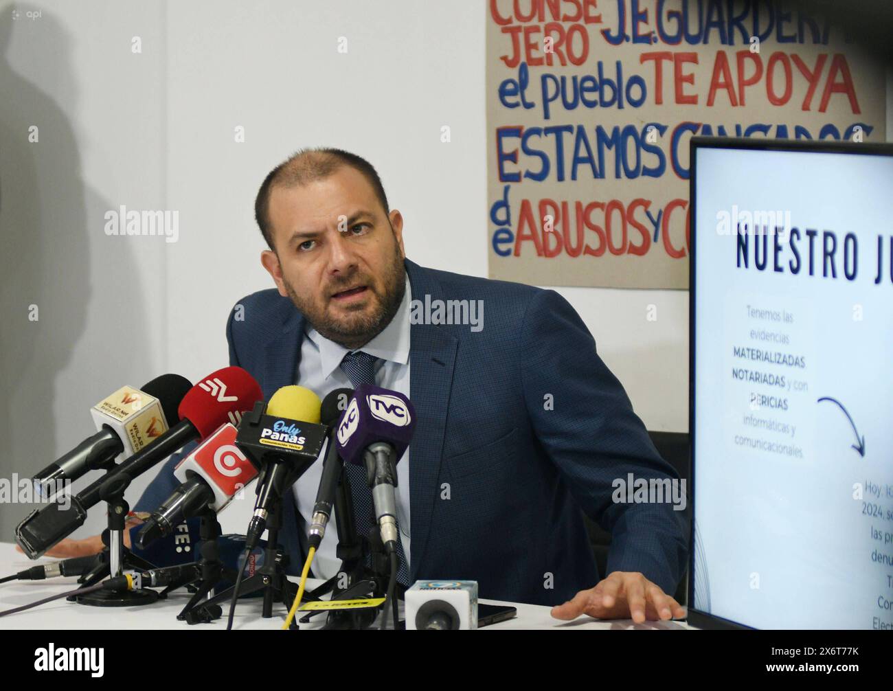 PROCÈS ÉLECTORAL D'ESTEBAN GUARDERAS Quito, jeudi 16 mai 2024 Juan Esteban Guarderias, conseiller du CPCCS, lors d'une conférence de presse sur le procès électoral contre Guillermo Churuchumbi, Veronica Abad et Francisco Suarez Abril, au Shyris Building photos Quito Pichincha Ecuador POL ESTEBAN GUARDERAS PROCÈS ÉLECTORAL ab3dfa3b0e62a9e56c0118ccccf16x Copyright Banque D'Images