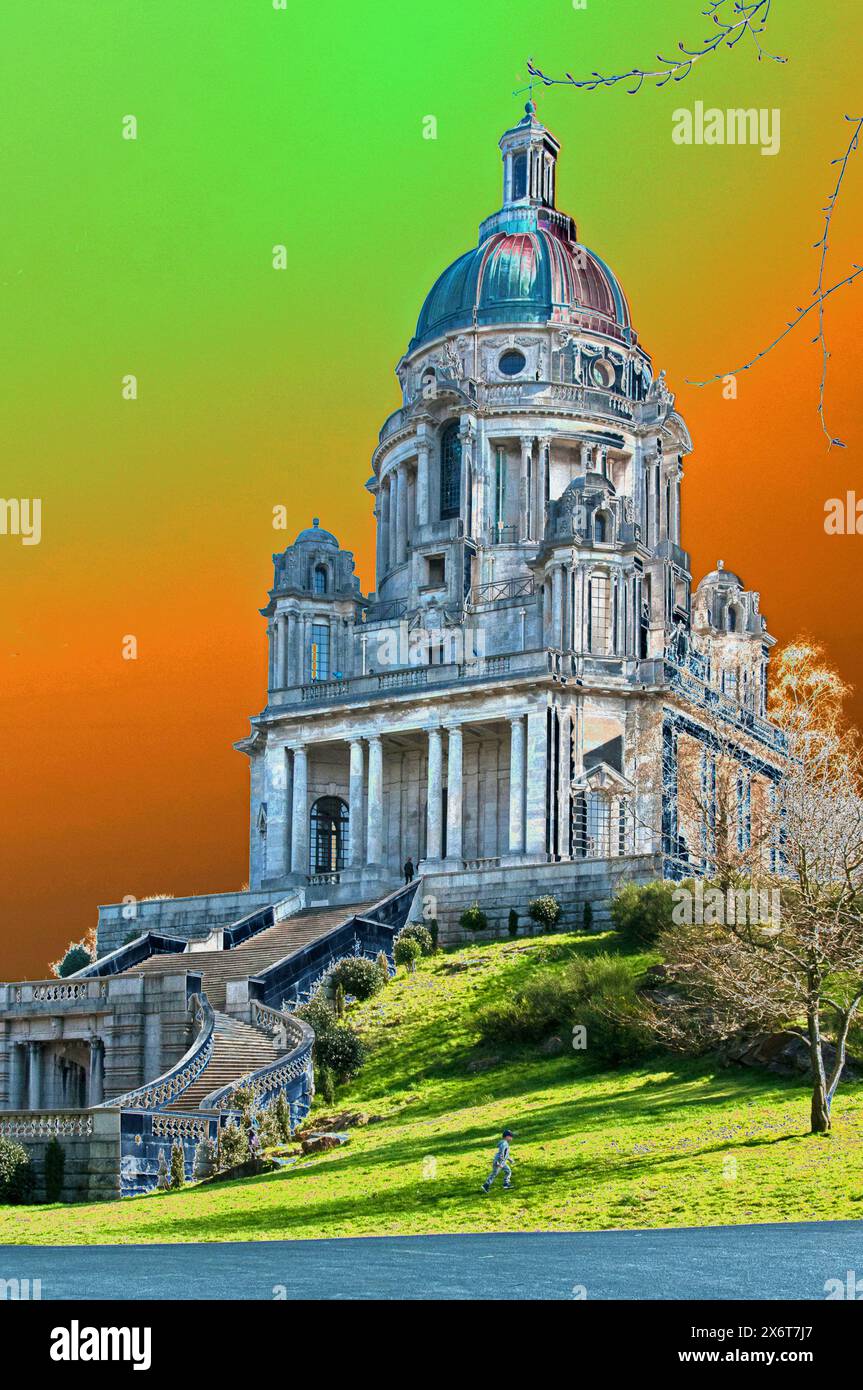 Stranger Than Fiction - vue d'un autre monde - Ashton Memorial, Lancaster, Royaume-Uni Banque D'Images