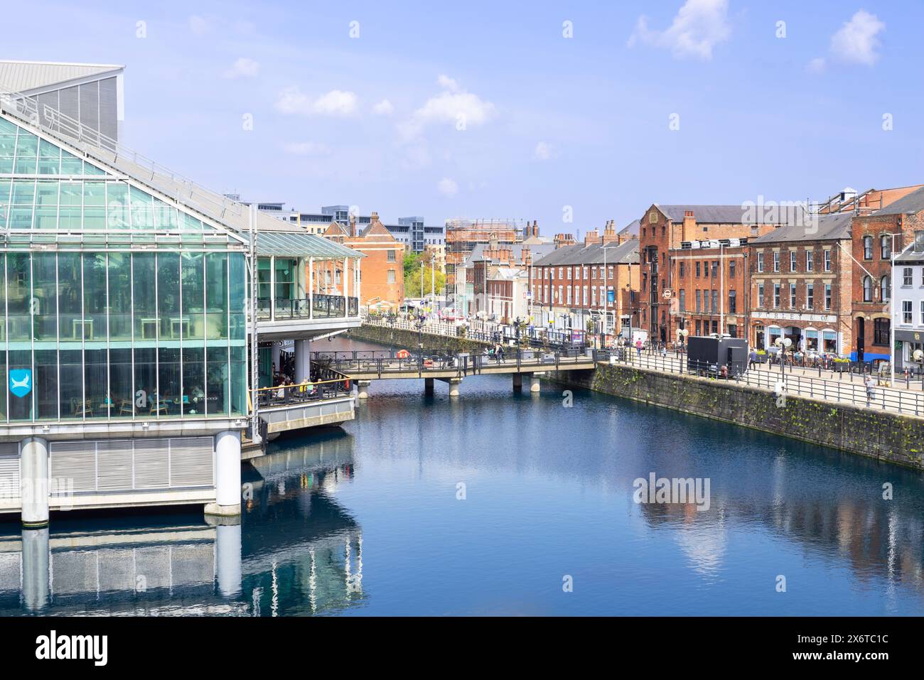 Hull UK - extérieur du centre commercial Prince's Quay construit au-dessus du quai de Prince Kingston upon Hull Yorkshire Angleterre GB Europe Banque D'Images