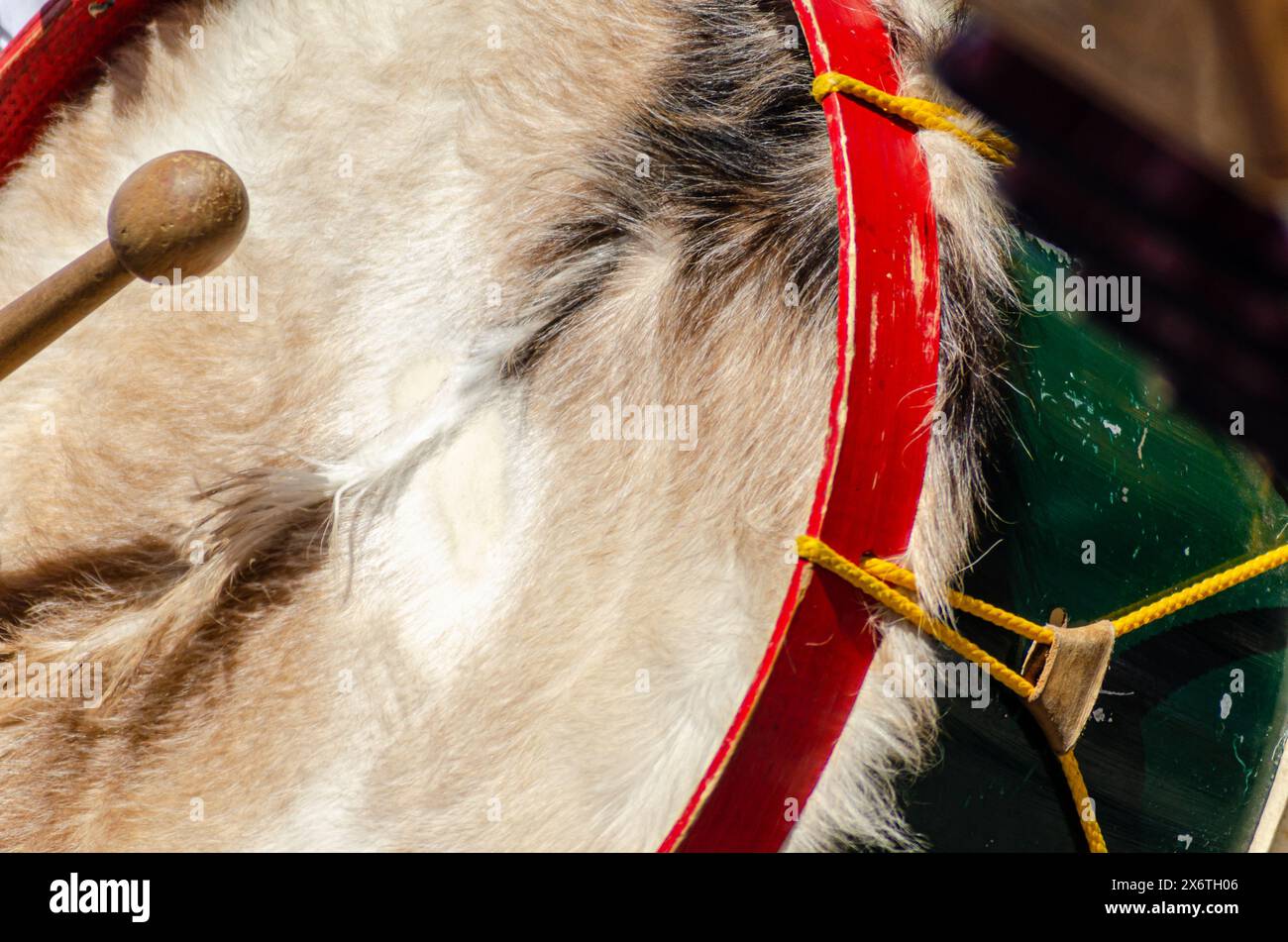 tambour de basse traditionnel portugais en bois et peau de chèvre Banque D'Images