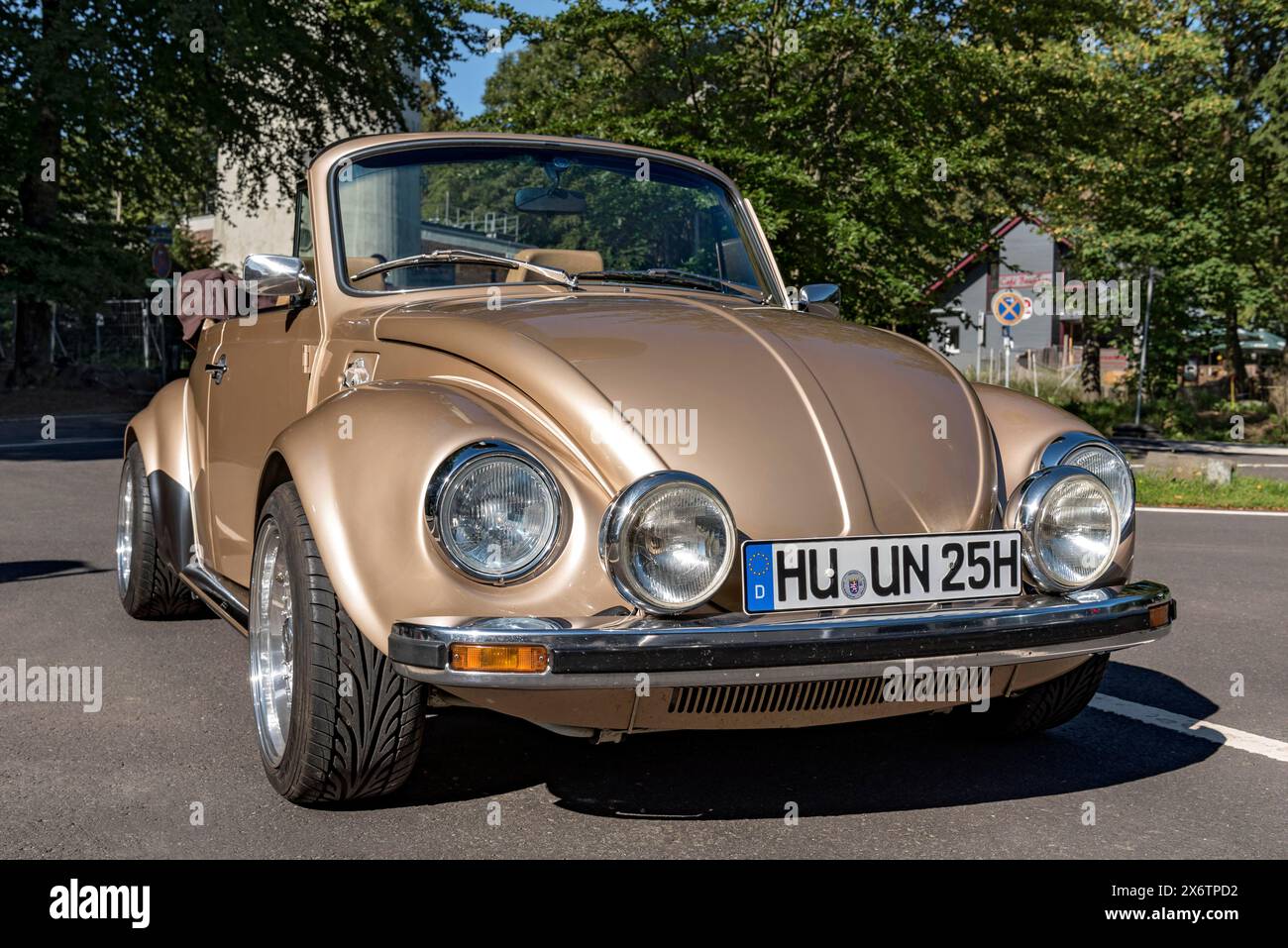 Oldtimer Volkswagen VW Beetle Cabriolet, cabriolet, restauré, raffiné, plaque d'immatriculation changée, parking sommet montagne Hoherodskopf, Schotten Banque D'Images