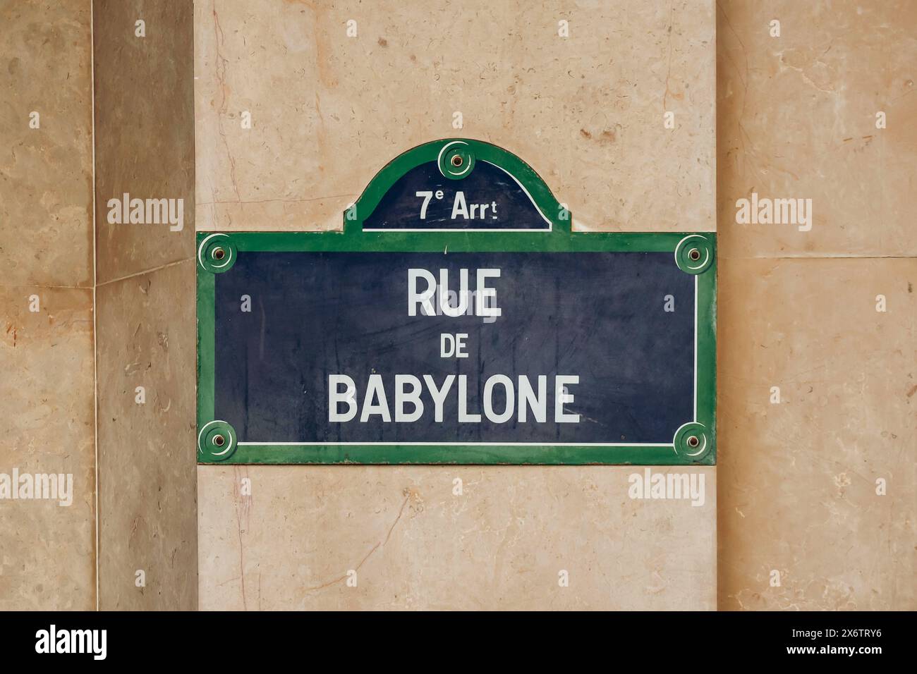 Panneau de rue indiquant la rue de Babylone à Paris Banque D'Images