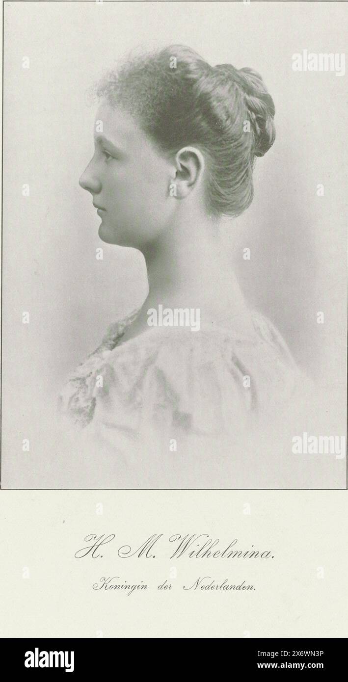 Portrait de Wilhelmine, Reine des pays-Bas, Portrait de Wilhelmine. Son nom et son titre dans la marge inférieure., tirage photomécanique, Adolphe Zimmermans, anonyme, pays-Bas, 1897 - 1899, papier, hauteur, 215 mm × largeur, 131 mm Banque D'Images