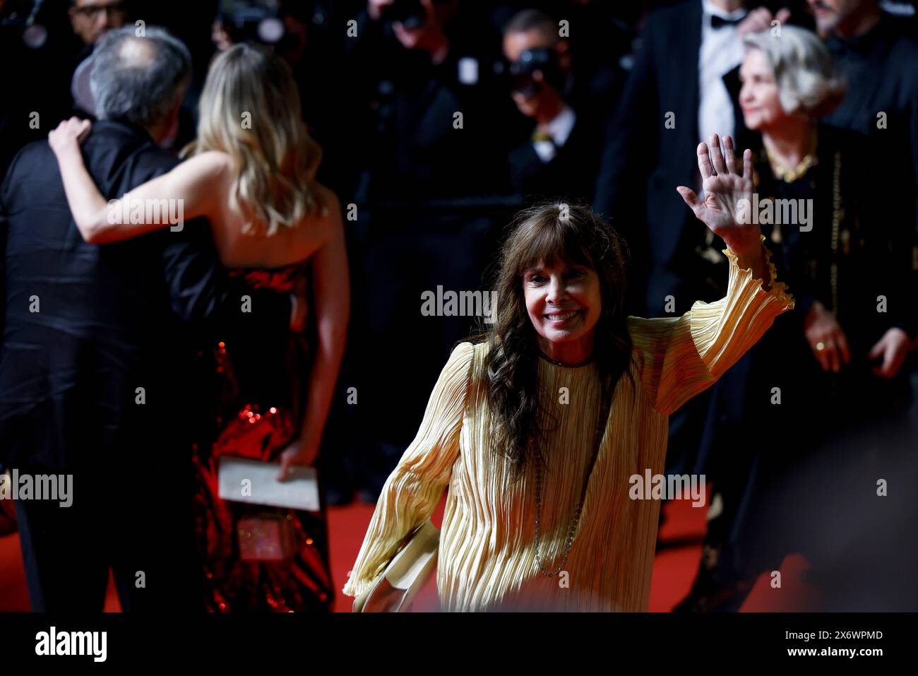 Talia Shire, right, poses for photographers upon departure at the premiere of the film 'Megalopolis' at the 77th international film festival, Cannes, southern France, Thursday, May 16, 2024. (Photo by Millie Turner/Invision/AP) Banque D'Images