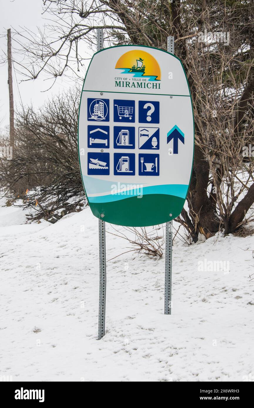 Panneau de commodités sur l'autoroute à Miramichi, Nouveau-Brunswick, Canada Banque D'Images