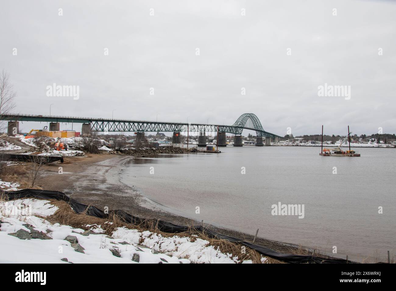 Pont du centenaire au-dessus de la rivière Miramichi au Nouveau-Brunswick, Canada Banque D'Images