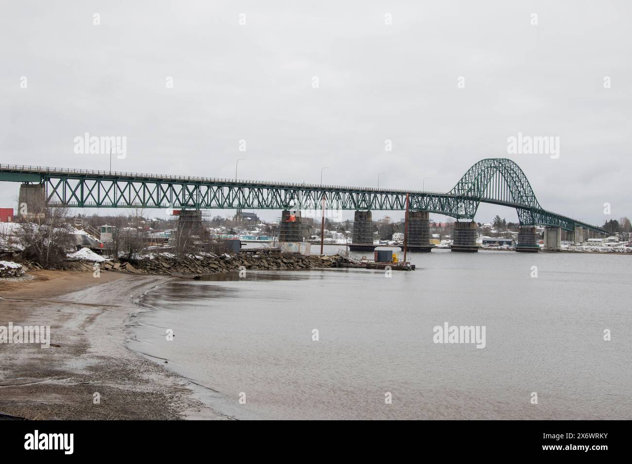 Pont du centenaire au-dessus de la rivière Miramichi au Nouveau-Brunswick, Canada Banque D'Images