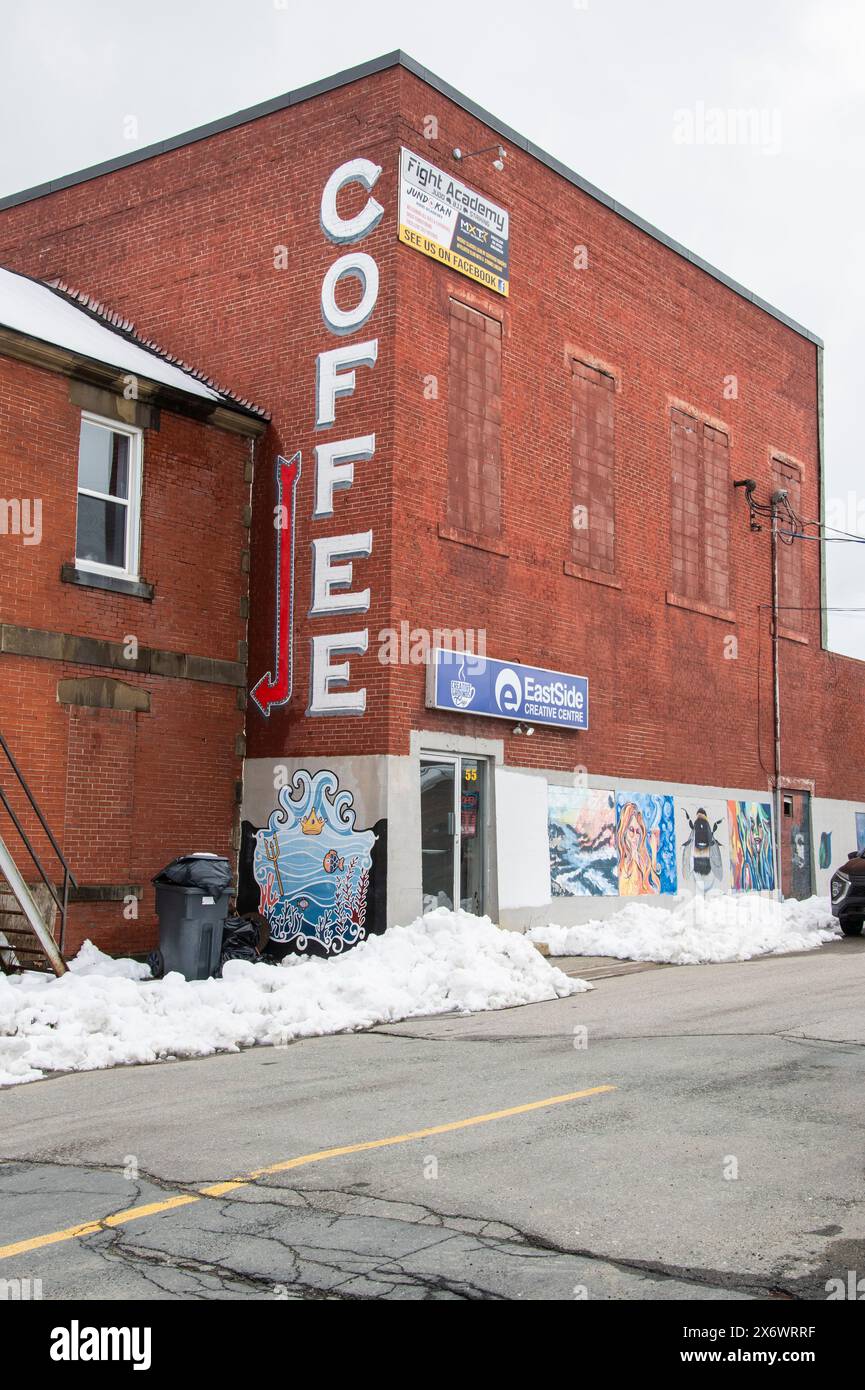 Murale de café sur le bâtiment du Centre créatif Eastside à Miramichi, Nouveau-Brunswick, Canada Banque D'Images