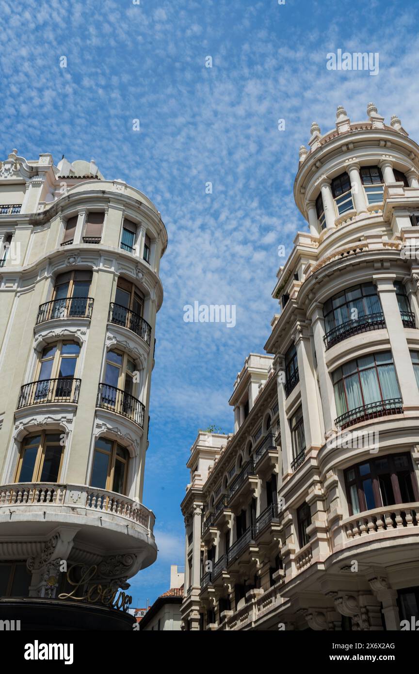 Rues et bâtiments de Gran via, Madrid, Espagne Banque D'Images