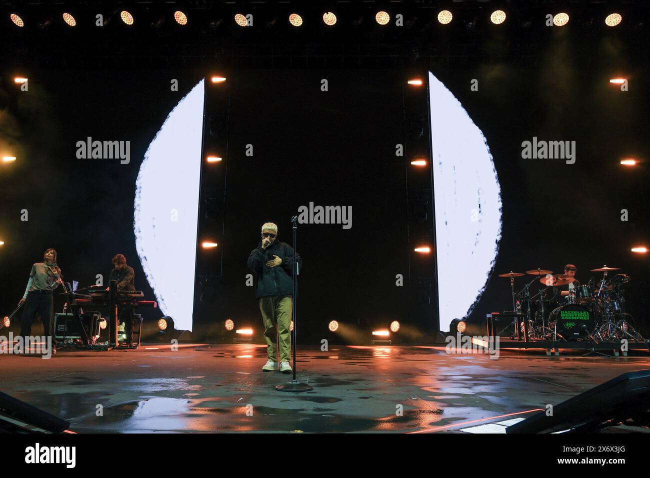 Les auteurs-compositeurs italiens Gazzelle, pseudonyme de Flavio Bruno Pardini, sur scène à l’Arena di Verona pour son live spécial interprète “16.05.24 - Arena di Verona” le 16 mai 2024 à Vérone, Italie. Banque D'Images