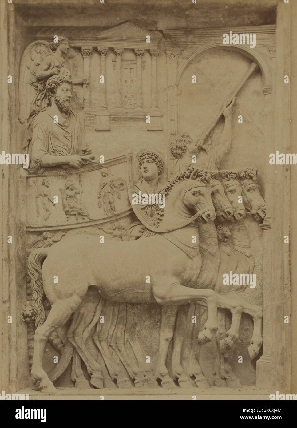 Relief le Triomphe de Marc Aurèle dans les musées du Capitole à Rome, Italie, Museo Capitolino. Trionfo di Marco Aurelio. (Bassorilievo Antico) (titre sur l'objet), Roma (titre de la série sur l'objet), photographie, Fratelli Alinari, (mentionné sur l'objet), après sculpture par : Anonymous, Rome, 1852 - 1900, carton, impression à l'albumen, hauteur, 251 mm × largeur, 194 mm, hauteur, 354 mm × largeur, 255 mm Banque D'Images