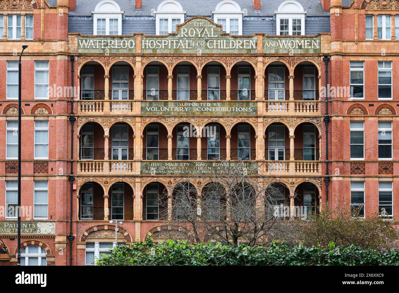 Londres, Royaume-Uni - 22 mars 2024 ; ancienne façade du Royal Waterloo Hospital for Children and Women à Londres Banque D'Images