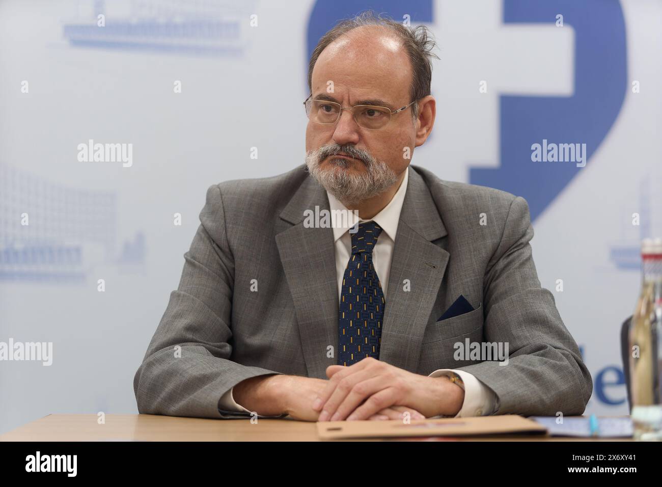 Bucarest, Roumanie. 16 mai 2024 : Horatiu Moldovan, chirurgien cardiaque en chef au Centre médical de Sanador, assiste à la conférence de presse organisée par Romtransplant et la Société européenne de transplantation d’organes, qui annonce l'organisation du Congrès ROMTRANSPLANT, 8-9 octobre 2024 à Bucarest et lance le concept de «mort cardio-circulatoire» pour débat dans l'espace public, à l'hôpital clinique d'urgence Floreasca Bucarest. Crédit : Lucian Alecu/Alamy Live News Banque D'Images