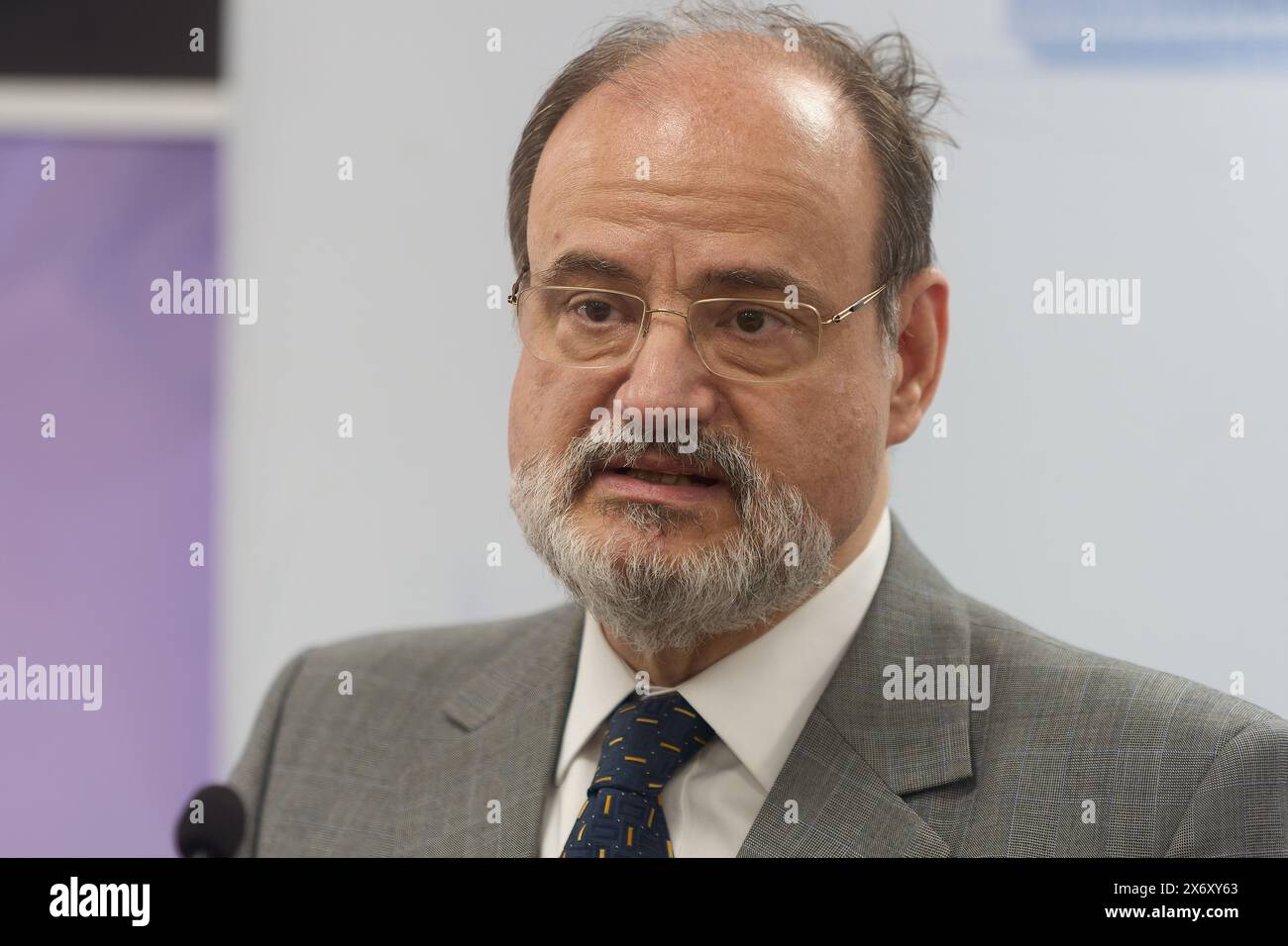 Bucarest, Roumanie. 16 mai 2024 : Horatiu Moldovan, chirurgien cardiaque en chef au Centre médical de Sanador, intervient lors de la conférence de presse organisée par Romtransplant et la Société européenne de transplantation d’organes, qui annonce l'organisation du Congrès ROMTRANSPLANT, 8-9 octobre 2024 à Bucarest et lance le concept de «mort cardio-circulatoire» pour débat dans l'espace public, à l'hôpital clinique d'urgence Floreasca Bucarest. Crédit : Lucian Alecu/Alamy Live News Banque D'Images