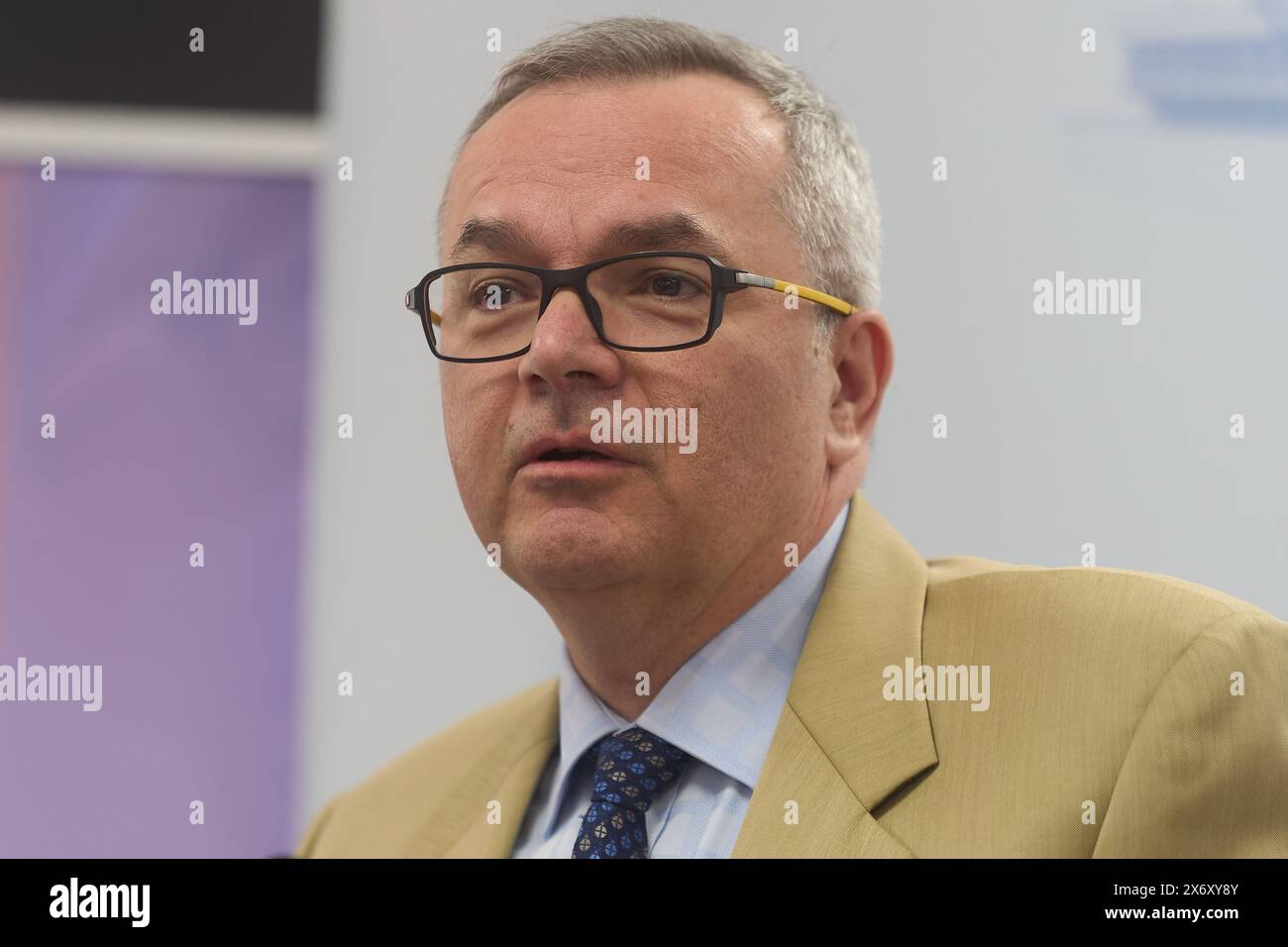 Bucarest, Roumanie. 16 mai 2024 : Gabriel Oniscu, Professeur de chirurgie de transplantation à l'Institut Karolinska, Chef de la Division de transplantation - CLINTEC, Président de la Société européenne de transplantation d'organes, intervient lors de la conférence de presse organisée par Romtransplant et la Société européenne de transplantation d'organes, qui annonce l'organisation du Congrès ROMTRANSPLANT, 8-9 octobre 2024 à Bucarest et lance le concept de «mort cardio-circulatoire» pour débat dans l'espace public, à l'hôpital clinique d'urgence Floreasca Bucarest. Crédit : Lucian Alecu/Alamy Live News Banque D'Images