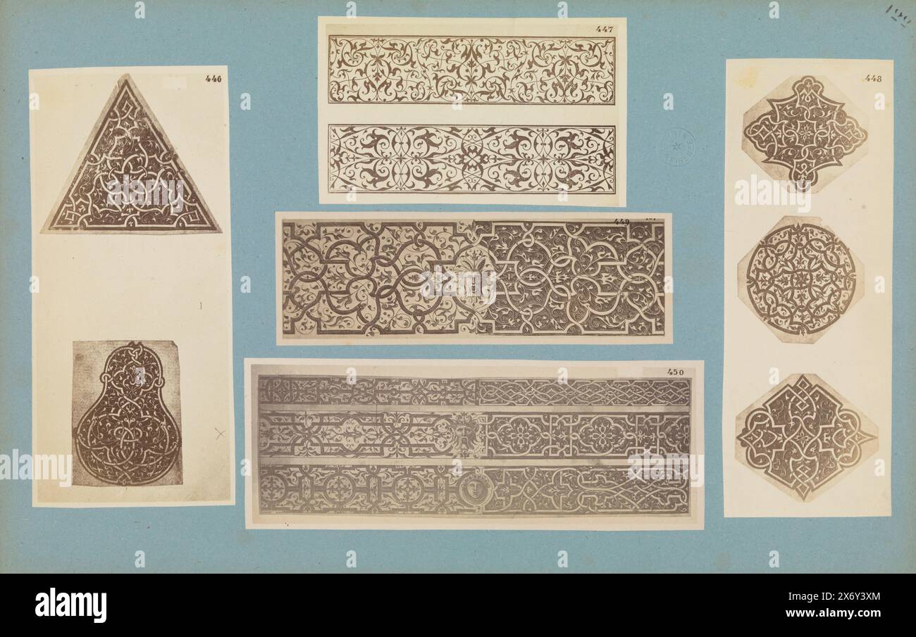 Cinq reproductions photographiques de gravures ornementales, à gauche (446) deux gravures de motifs abstraits en forme de triangle et de poire, en haut au centre (447) une impression de deux rectangles avec des motifs végétaux abstraits, au centre (449) une impression de motifs abstraits et une tête de masque, en bas au centre (450) une impression de motifs abstraits et deux têtes de masque, à droite (448) trois impressions de motifs abstraits., photographie, anonyme, après impression par : anonyme, Europe, c. 1875 - c. 1900, carton, impression albumine, hauteur, 318 mm × largeur, 500 mm Banque D'Images