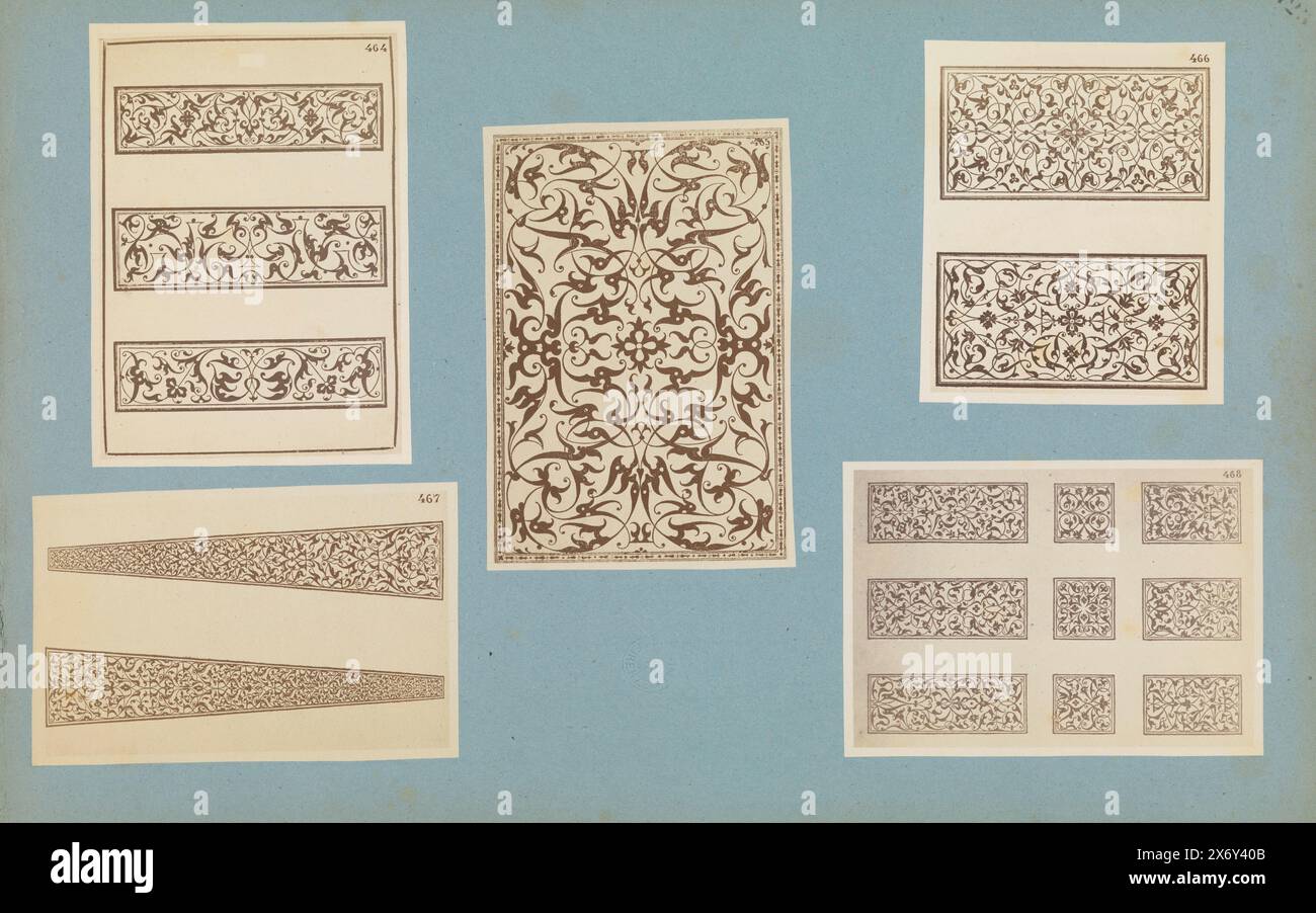 Cinq reproductions photographiques d'estampes ornementales, en haut à gauche (464) une impression de trois bandes avec des motifs végétaux abstraits, en bas à gauche (467) une impression de deux formes coniques avec des motifs végétaux abstraits, au centre (465) une impression de motifs végétaux abstraits, en haut à droite (466) une impression de deux rectangles avec des motifs végétaux abstraits, en bas à droite (468) une impression de neuf rectangles avec des motifs végétaux abstraits., photographie, anonyme, après impression par : anonyme, Europe, c. 1875 - c. 1900, carton, impression albumine, hauteur, 318 mm × largeur, 500 mm Banque D'Images