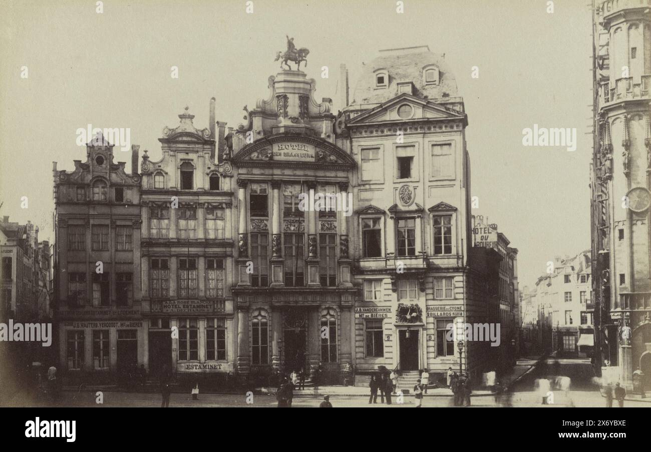 Extérieur de la Maison du brasseur (Maison de l'arbre d'Or) à Bruxelles, BRUXELLES. - La Maison des brasseurs (titre sur l'objet), partie de l'album photo avec des enregistrements de sites en Belgique, Allemagne et Norvège., photographie, Gustave Hermans, (mentionné sur l'objet), Bruxelles, c. 1870 - c. 1892, support photographique, tirage albumine, hauteur, 122 mm × largeur, 182 mm Banque D'Images