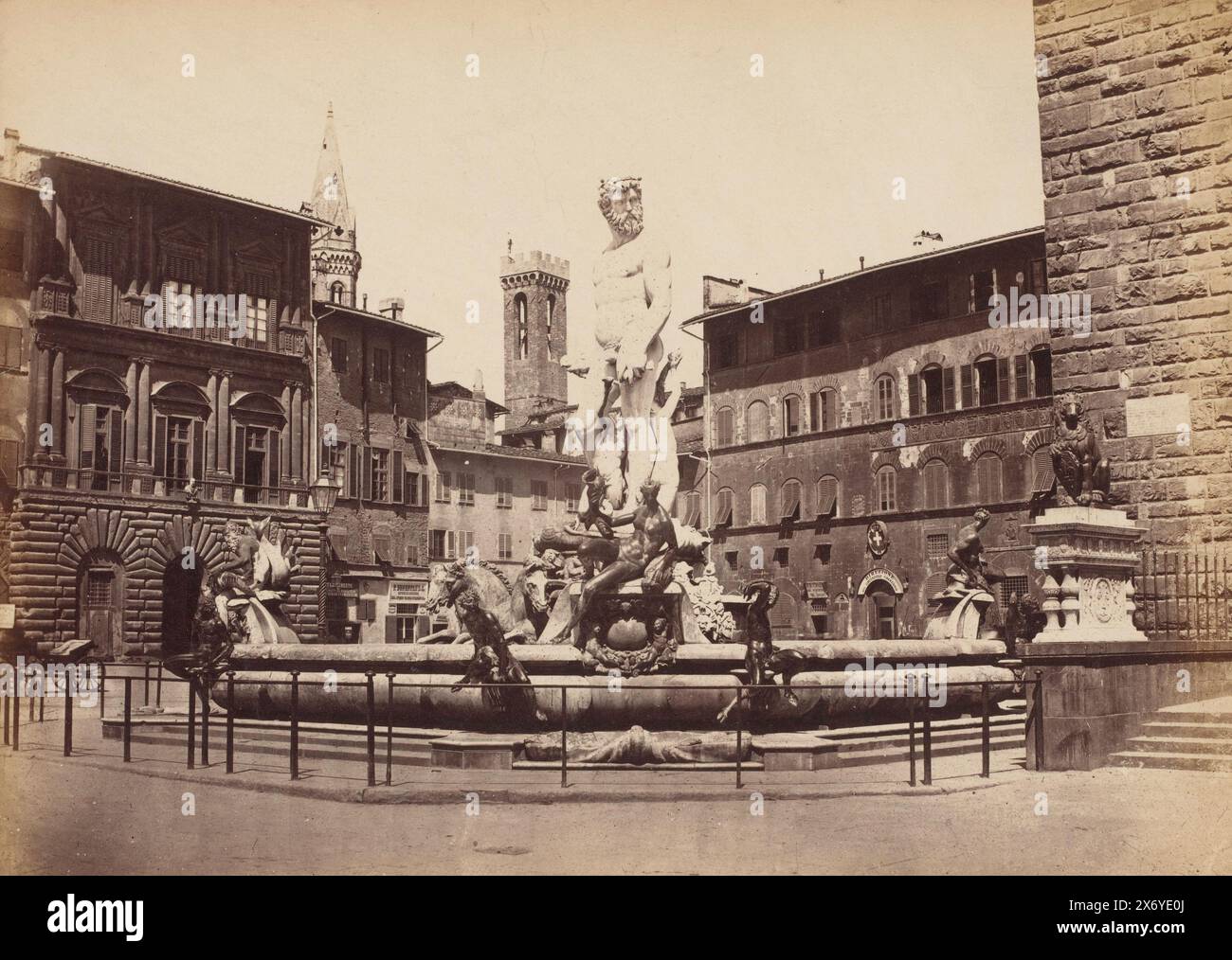 Fontaine de Neptune par Bartolomeo Ammannati sur la Piazza della Signoria à Florence, Piazza della Signoria (titre sur objet), Firenze (titre de la série sur objet), photographie, Giorgio Sommer, (attribué à), après sculpture par : Bartolomeo Ammannati, Florence, 1857 - 1914, papier, impression sur albumine, hauteur, 181 mm × largeur, 244 mm, hauteur, 199 mm × largeur, 250 mm Banque D'Images