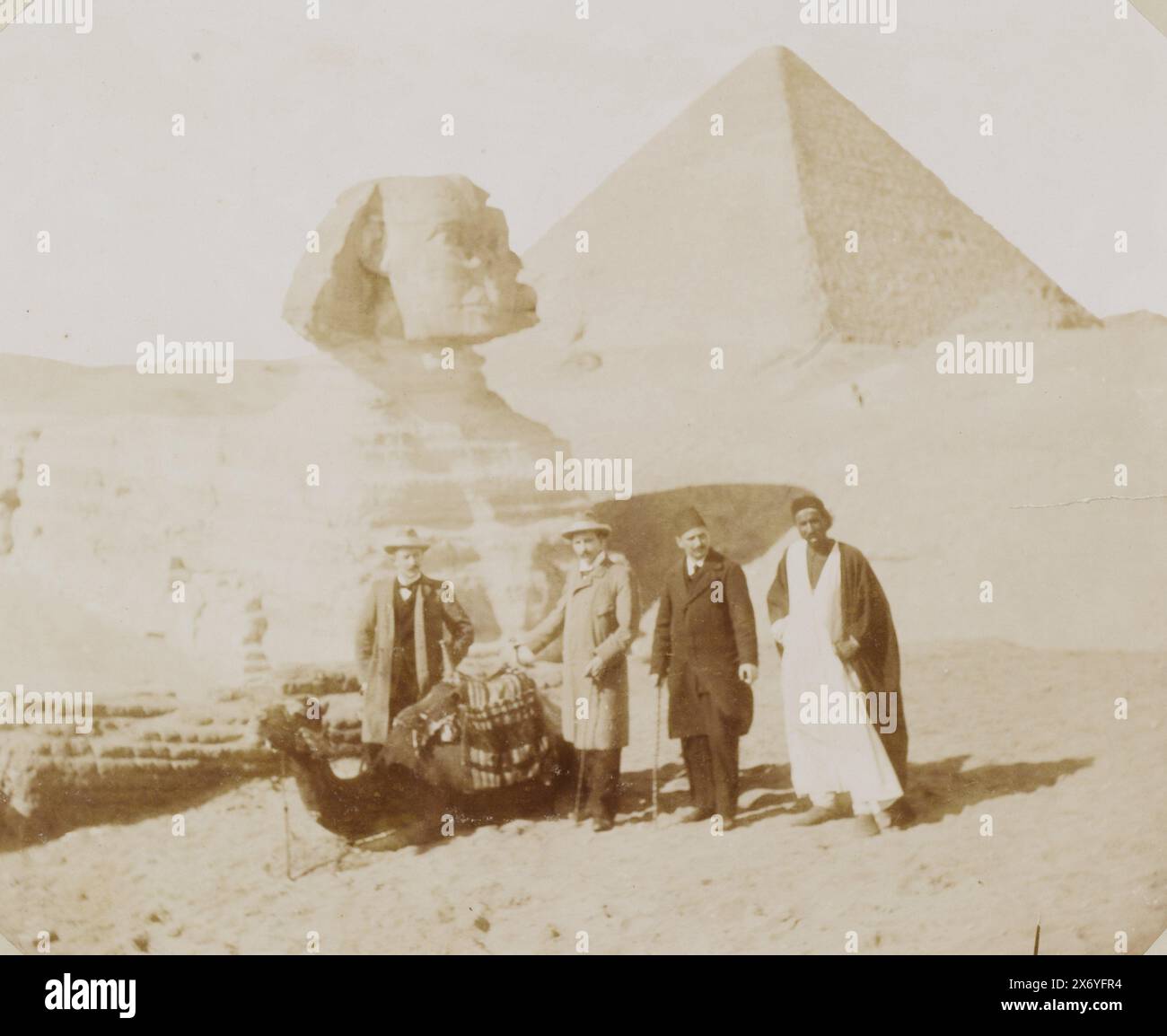 E.M. Wissman et H.A. Romance shop pour la grande pyramide et le sphinx à Gizeh, 30 décembre 1900, photographie, anonyme, E.M. Wissman, 30-Dec-1900, imprimé albumen Banque D'Images
