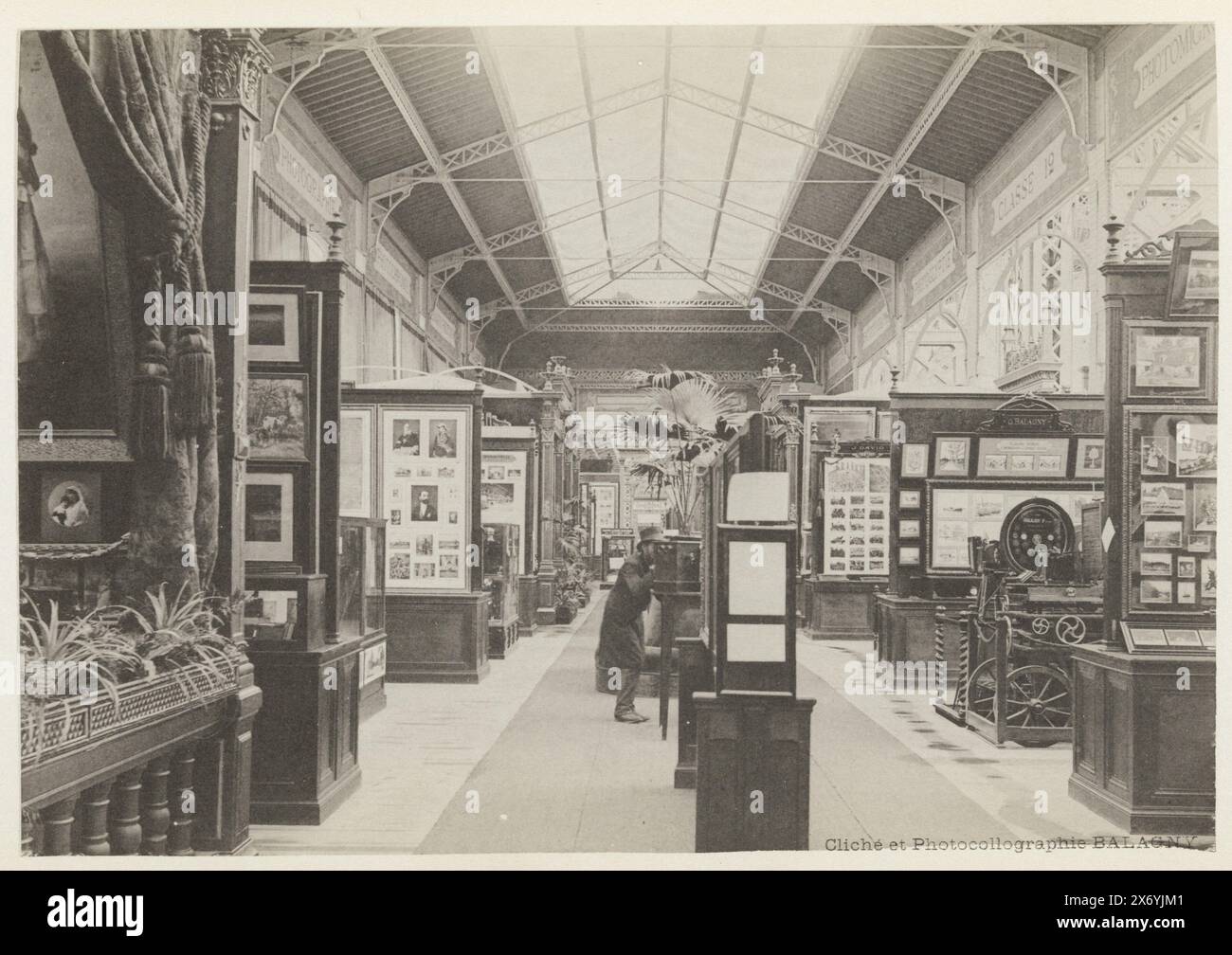 Département photographie à l'exposition universelle de 1889, Paris, exposition universelle de 1889. Photographie (classe XII) (titre sur objet), tirage photomécanique, Georges Balagny, (mentionné sur objet), Georges Balagny, (mentionné sur l'objet), Paris, 1889, papier, collotype, hauteur, 118 mm × largeur, 169 mm Banque D'Images Département photographie à l'exposition universelle de 1889, Paris, exposition universelle de 1889. Photographie (classe XII) (titre sur objet), tirage photomécanique, Georges Balagny, (mentionné sur objet), Georges Balagny, (mentionné sur l'objet), Paris, 1889, papier, collotype, hauteur, 118 mm × largeur, 169 mm Banque D'Images
