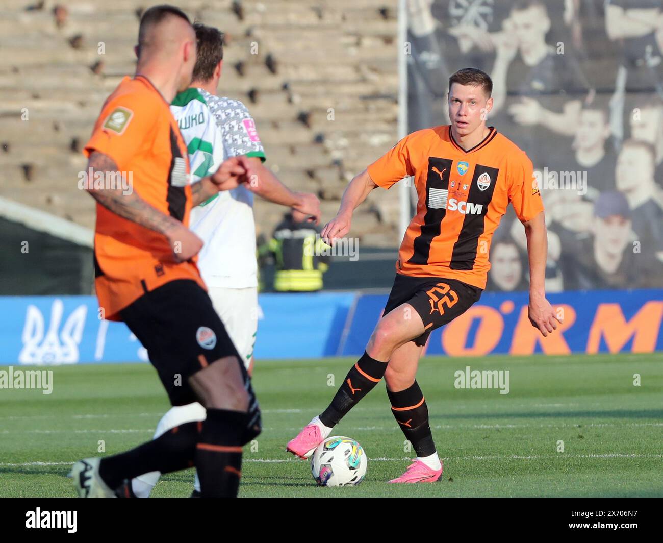 Non exclusif : RIVNE, UKRAINE - 15 MAI 2024 - le défenseur Mykola Matviienko (R) du FC Shakhtar Donetsk est photographié lors de la Coupe d'Ukraine fina 2023/24 Banque D'Images