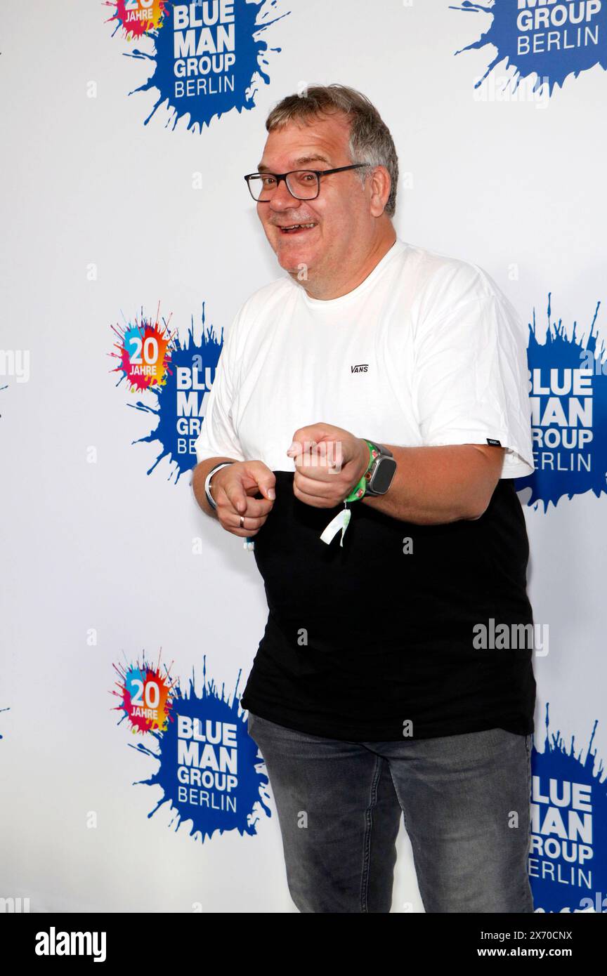 Elton beim 20 Jahre Blue Man Group Event im Stage Bluemax Theater. Berlin, 16.05.2024 *** Elton au 20e anniversaire du Blue Man Group au Stage Bluemax Theater Berlin, 16 05 2024 Foto:XA.xBuggex/xFuturexImagex Blue Man 4581 Banque D'Images