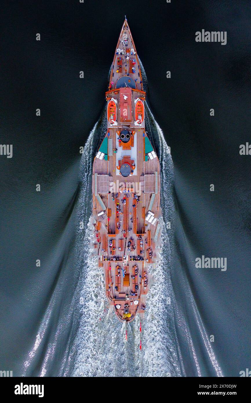 Erskine, Écosse. 13 juillet 2021. Le bateau à aubes Waverley navigue en aval sur la rivière Clyde depuis Glasgow pour des croisières autour de l'estuaire de Clyde Banque D'Images